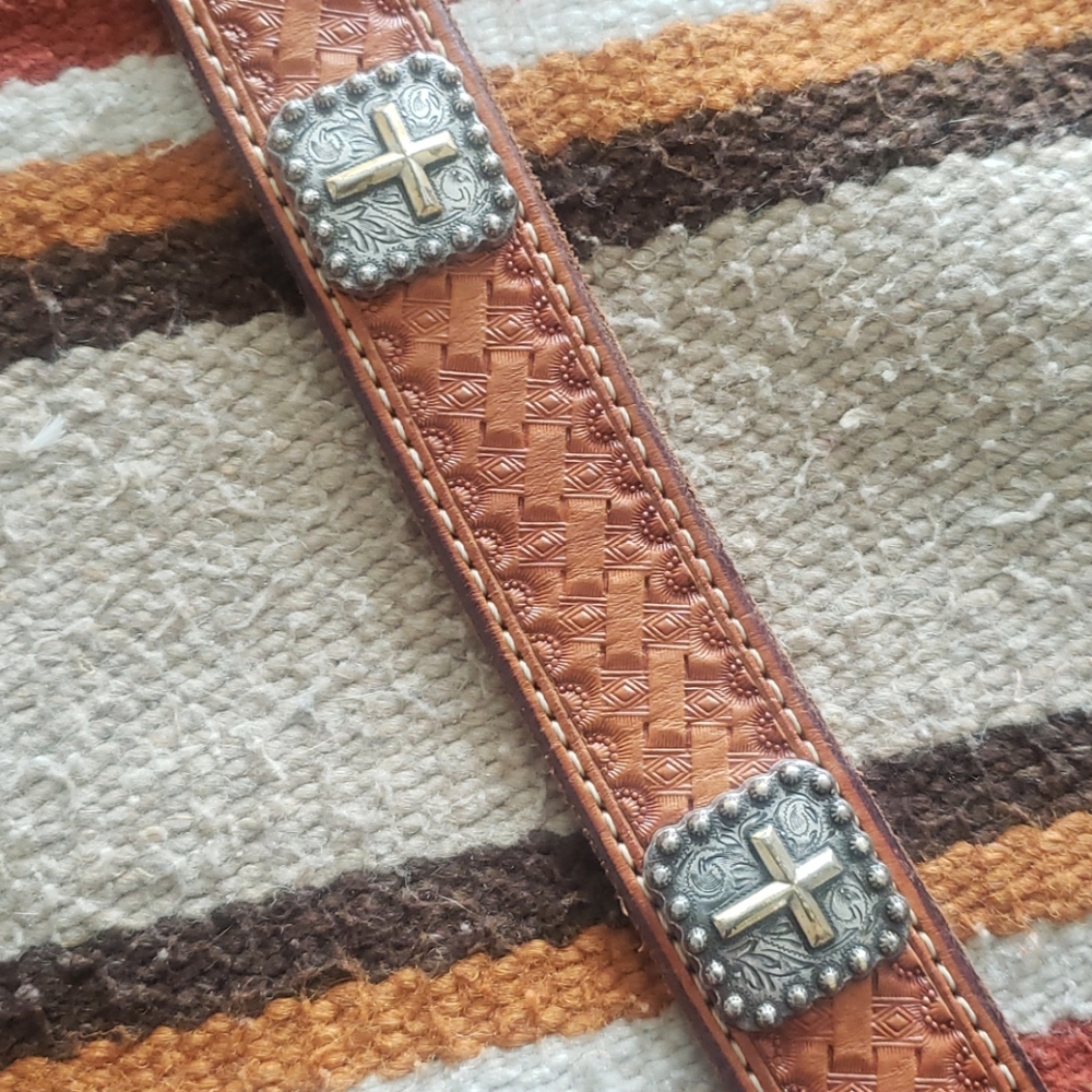 Ladie's Leather Belt with Silver Conchos
